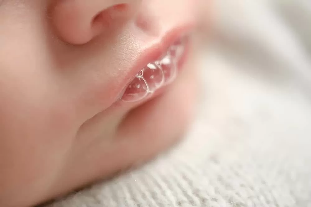 newborn-macro-lens-baby-lips